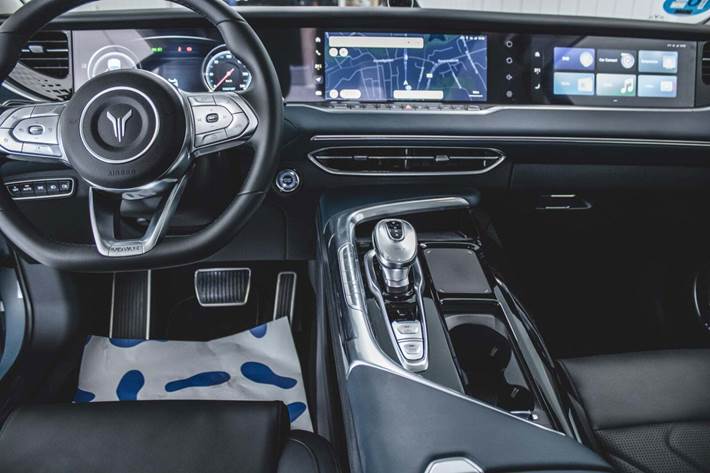 Blå Voyah Free fra 2024