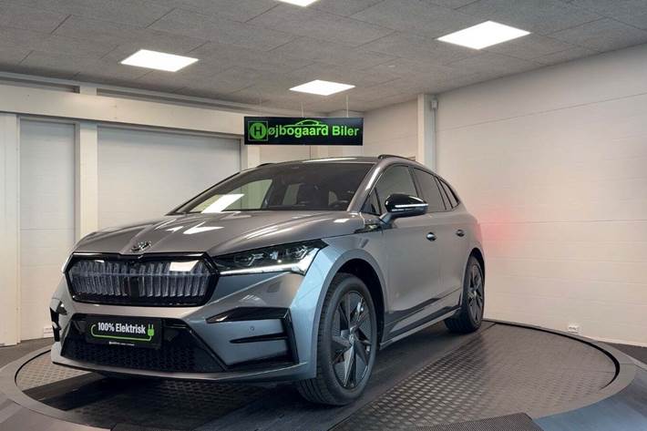 Grå Skoda Enyaq fra 2023 set udefra