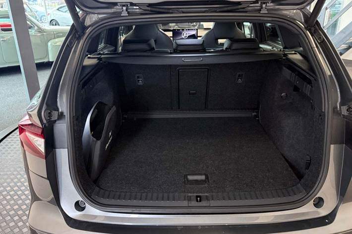 Grå Skoda Enyaq fra 2023