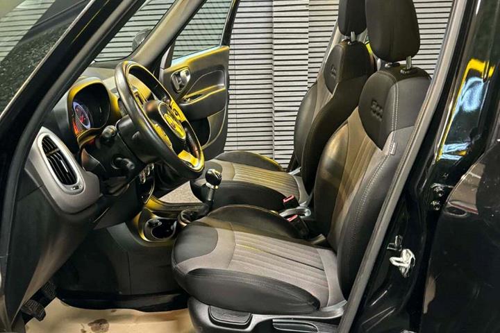 undefined Fiat 500L Living fra 2015 set indefra