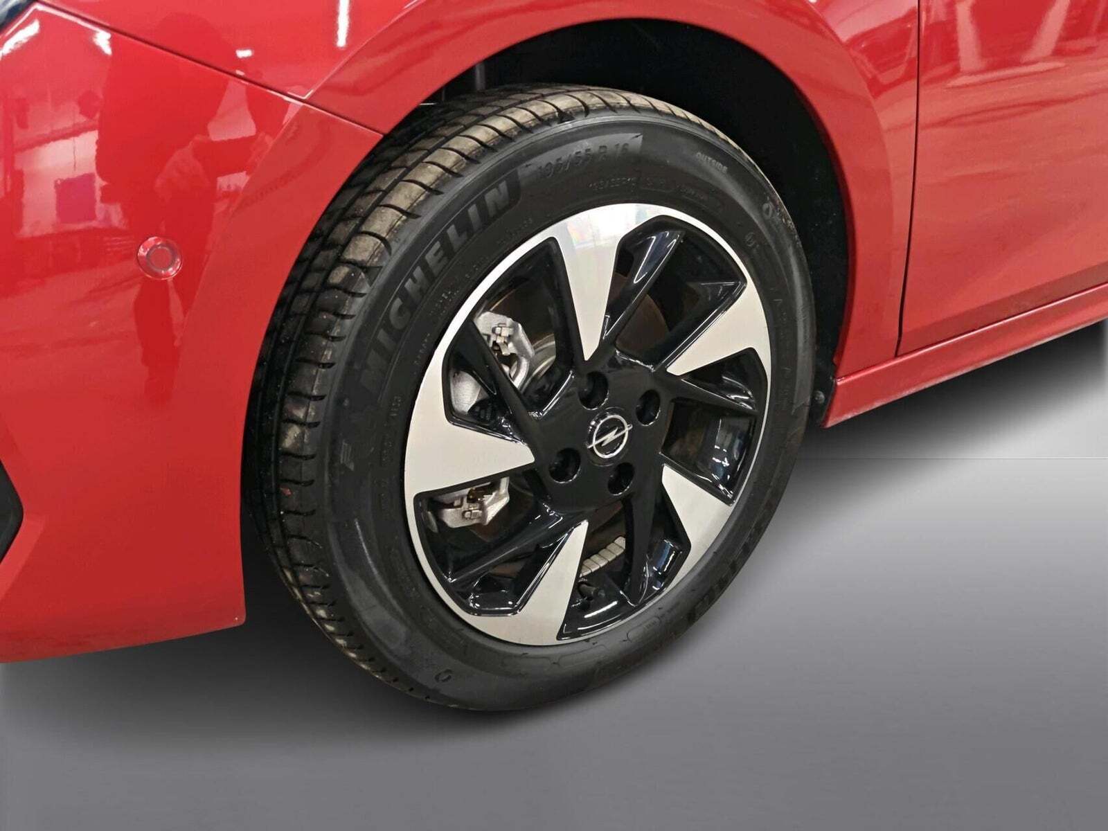 Rød Opel Corsa-e fra 2024