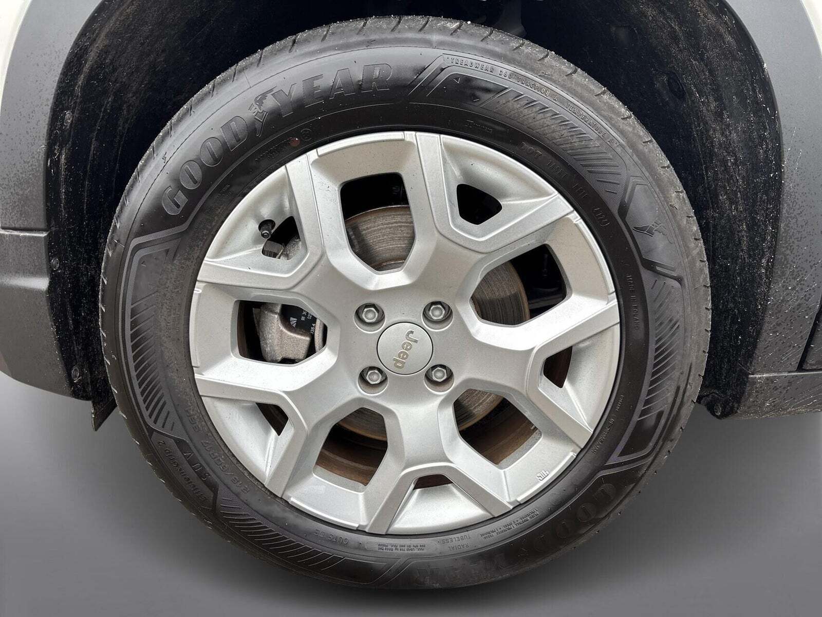 Hvid Jeep Avenger fra 2025