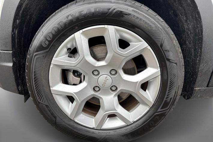 Hvid Jeep Avenger fra 2025