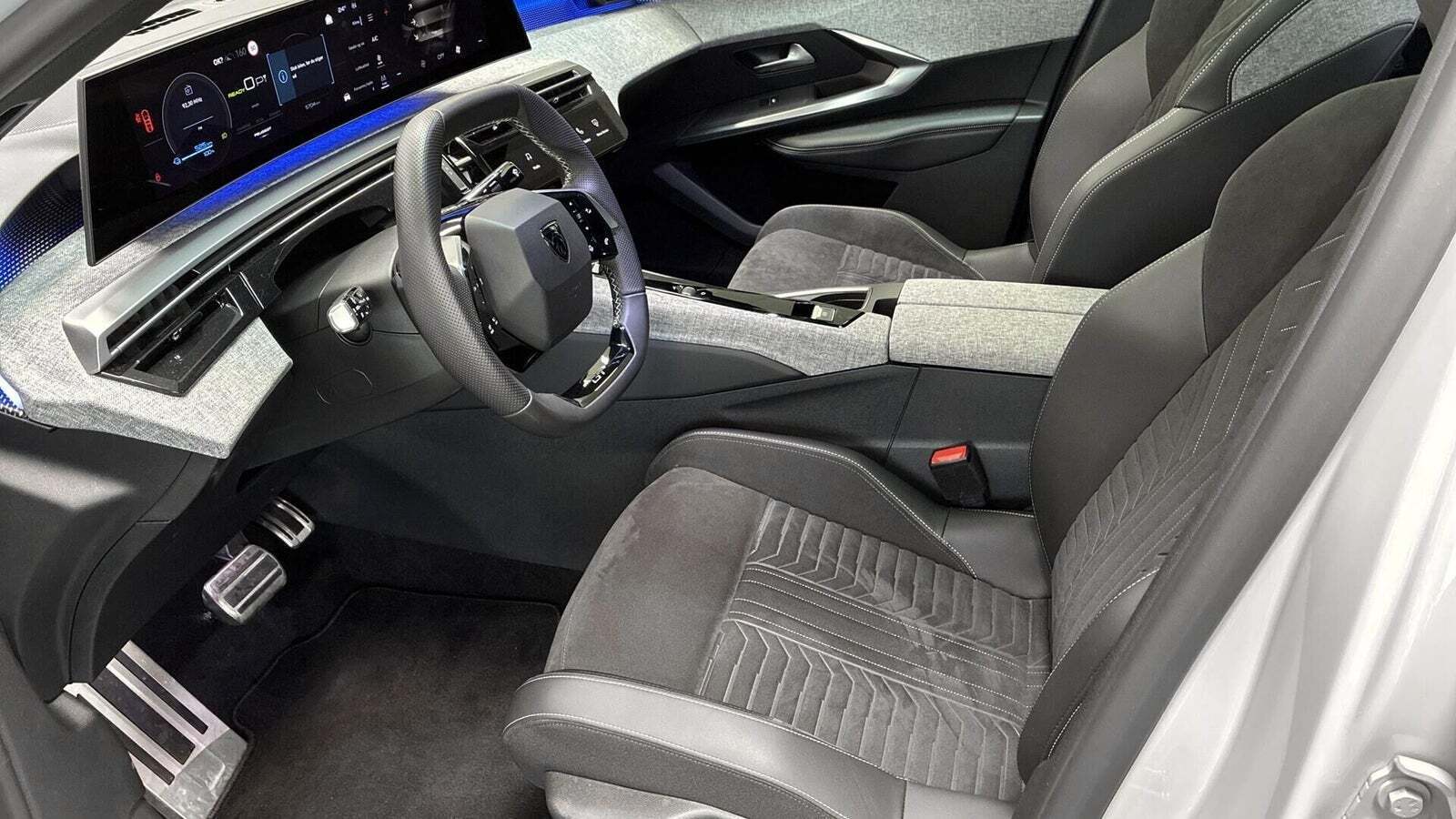 Peugeot e-3008 77 GT