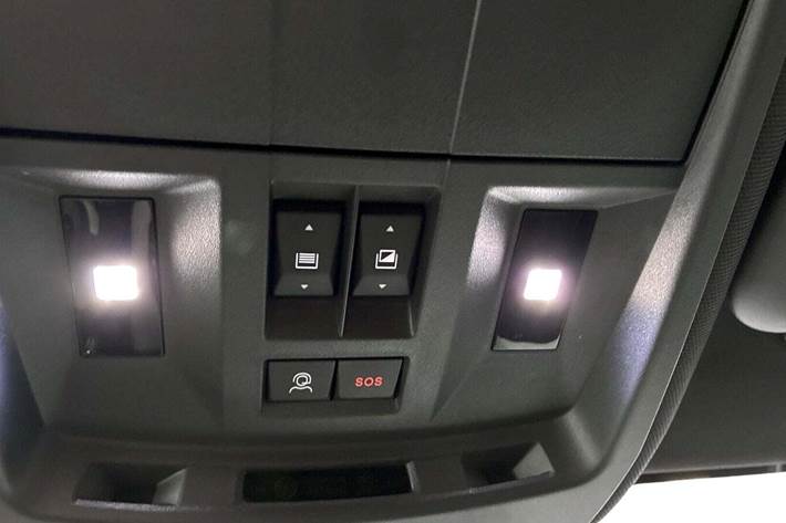 Hvid Peugeot e-3008 fra 2024