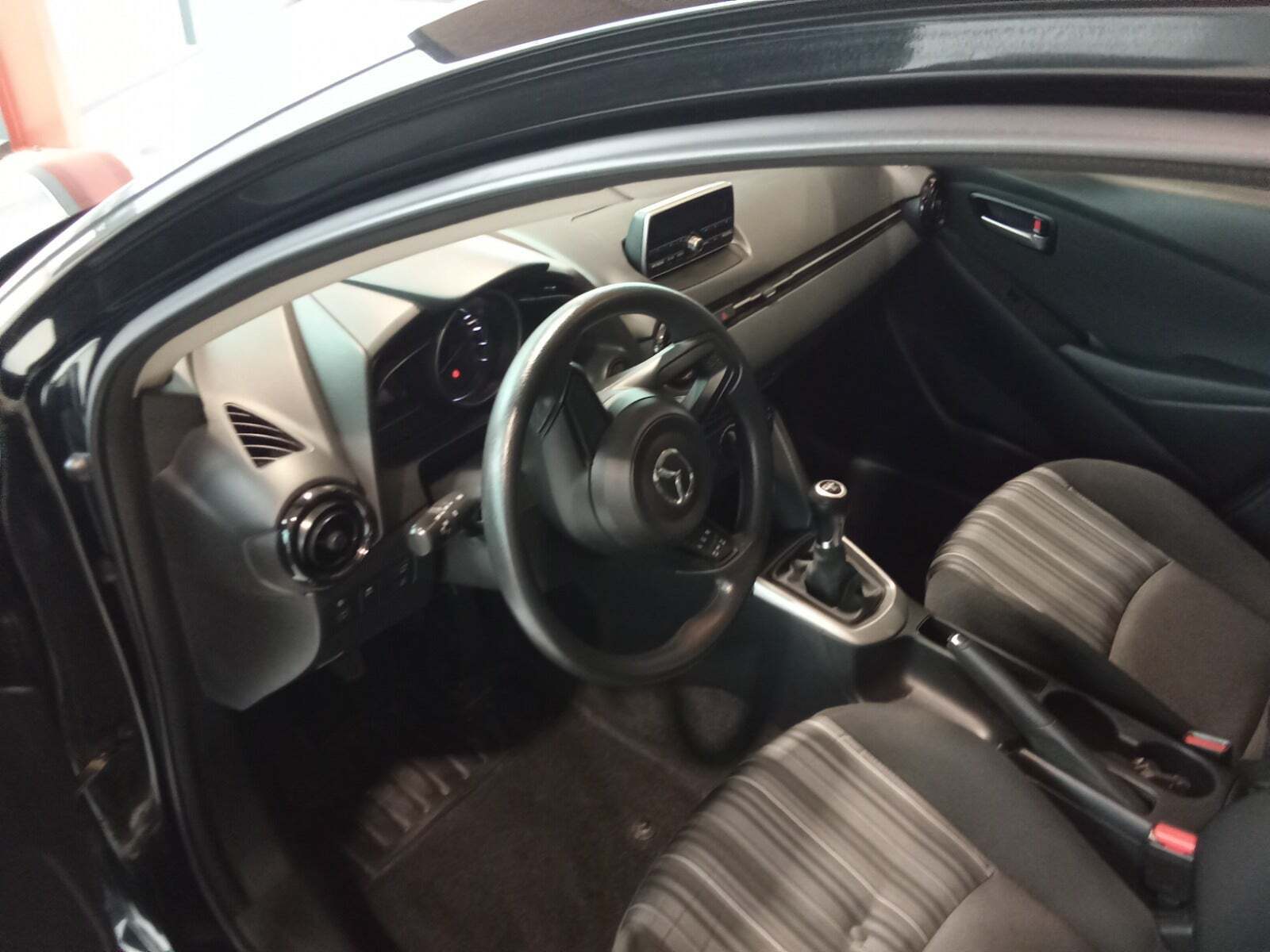 Sort Mazda 2 fra 2018