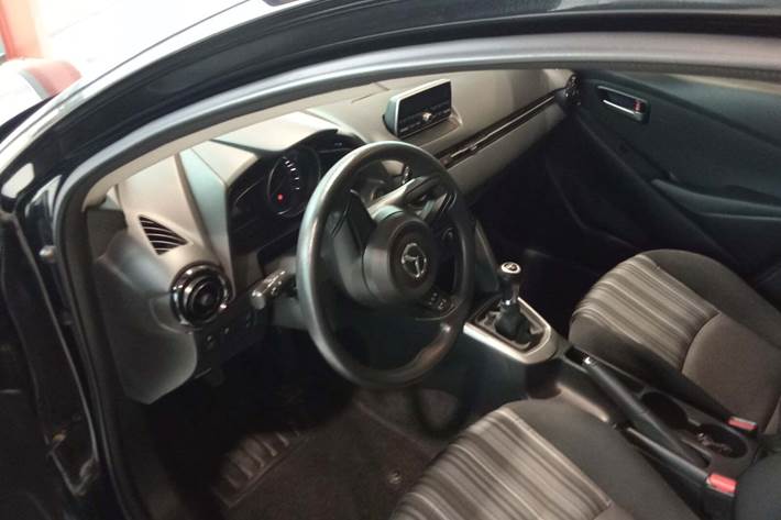 Sort Mazda 2 fra 2018