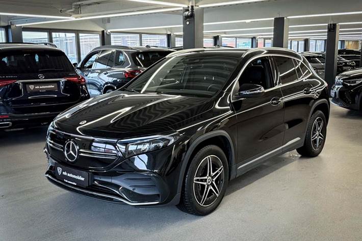Sort Mercedes EQA250+ fra 2023 set udefra
