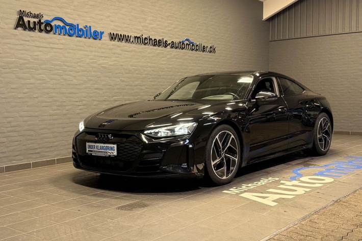 Sort Audi e-tron GT fra 2022 set udefra