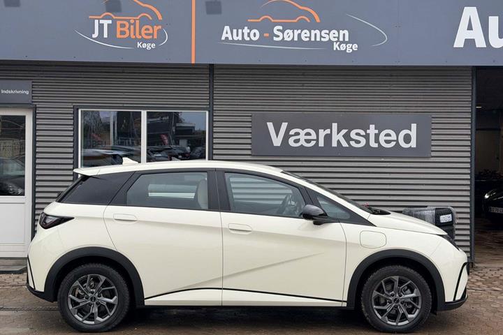 Beige BYD Dolphin fra 2023