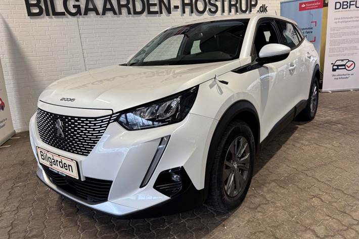 Hvid Peugeot e-2008 fra 2020 set udefra