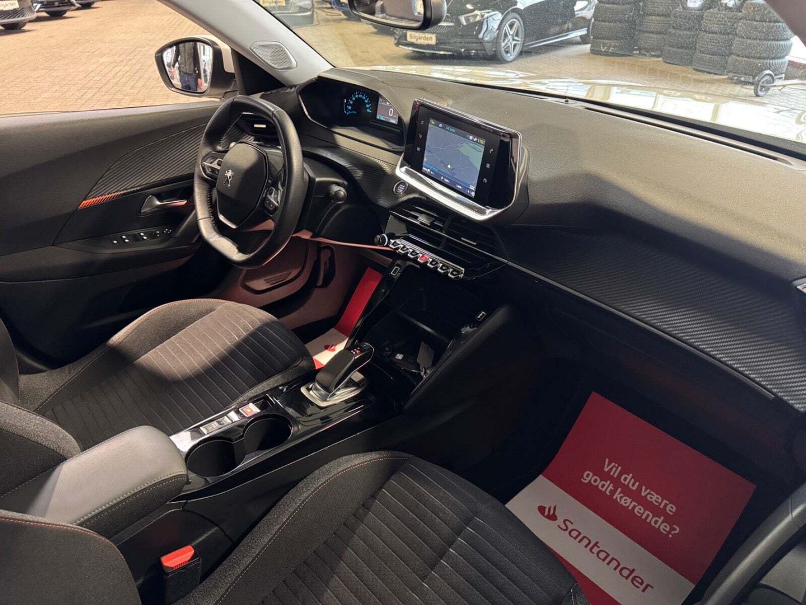 Hvid Peugeot e-2008 fra 2020