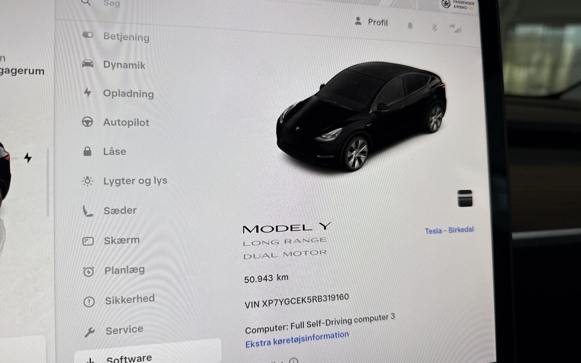 Sort Tesla Model Y fra 2023