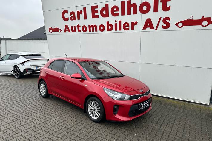 Rød Kia Rio fra 2020