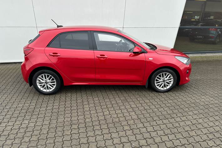 Rød Kia Rio fra 2020