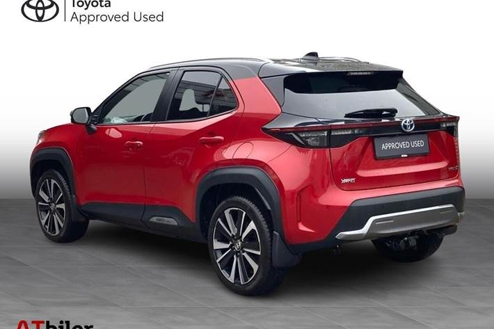 Rød Toyota Yaris Cross fra 2022