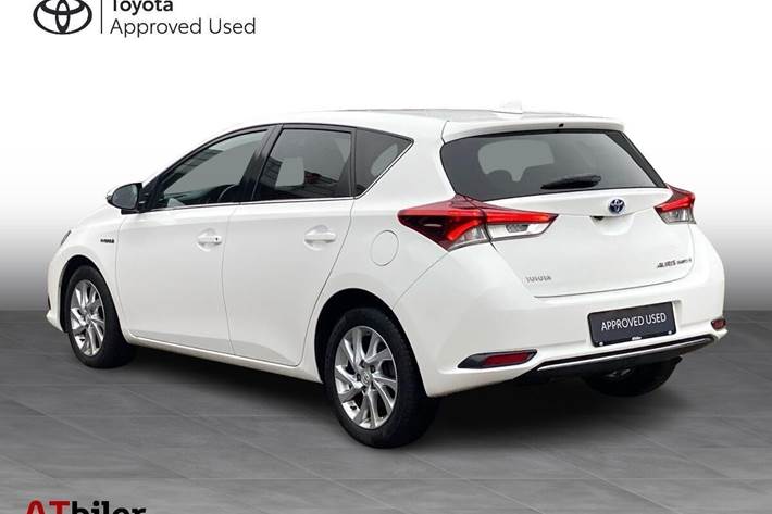 Hvid Toyota Auris fra 2016