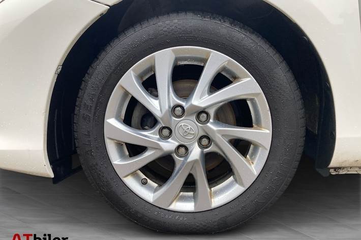 Hvid Toyota Auris fra 2016