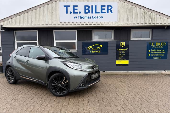 Grøn Toyota Aygo X fra 2023 set udefra