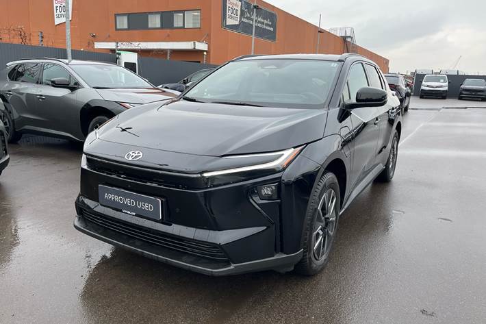 Sort Toyota BZ4X fra 2026 set udefra