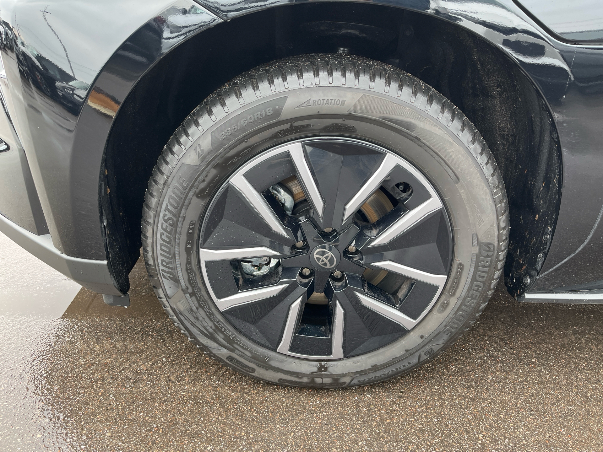 Sort Toyota BZ4X fra 2026