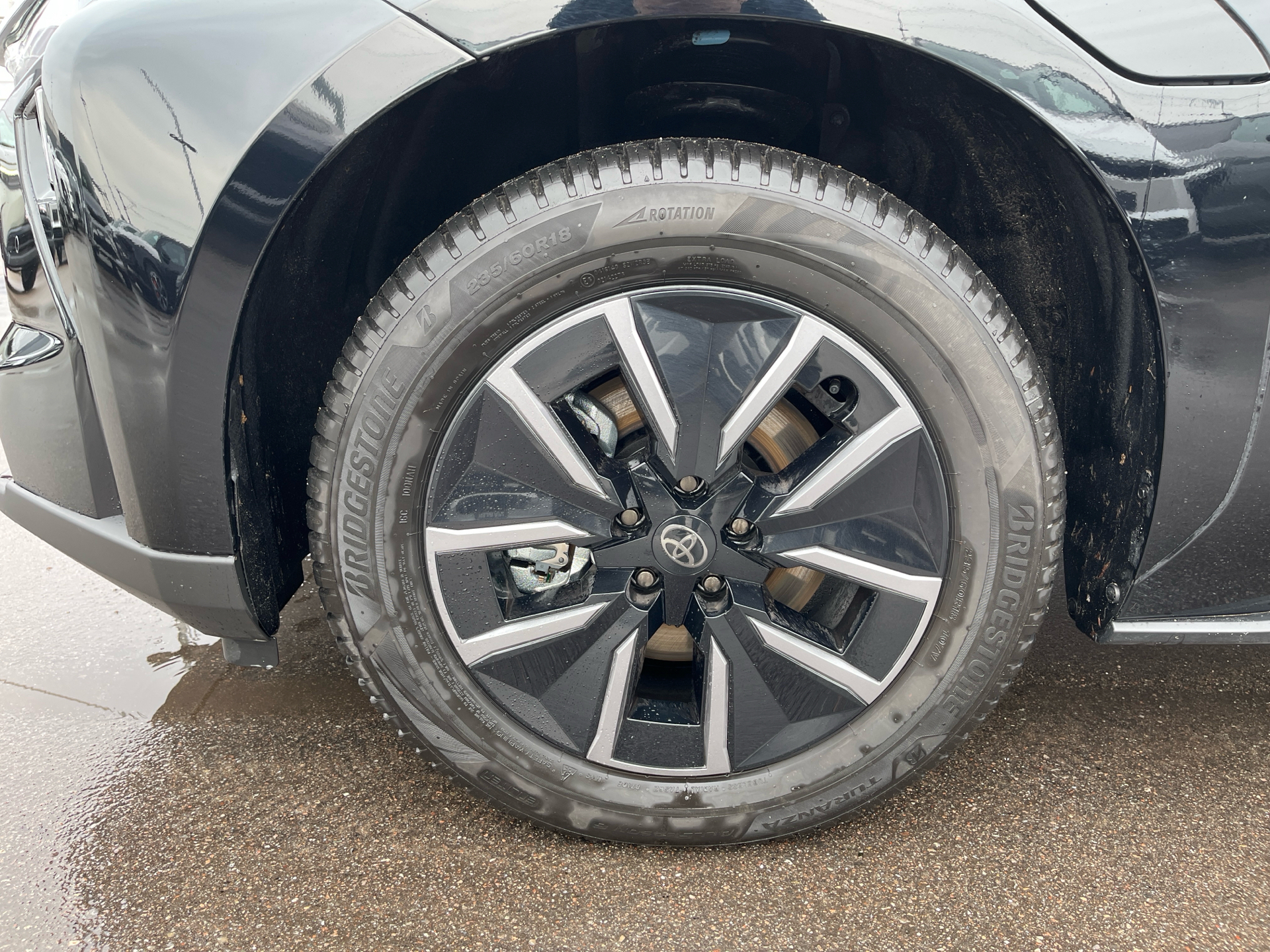 Sort Toyota bZ4X SUV fra 2026