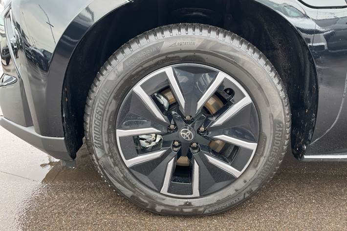 Sort Toyota bZ4X SUV fra 2026