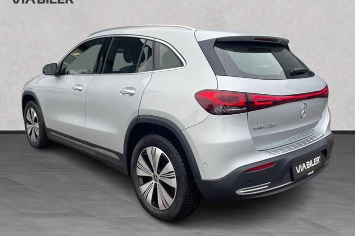 Sort Mercedes EQA 250 fra 2022