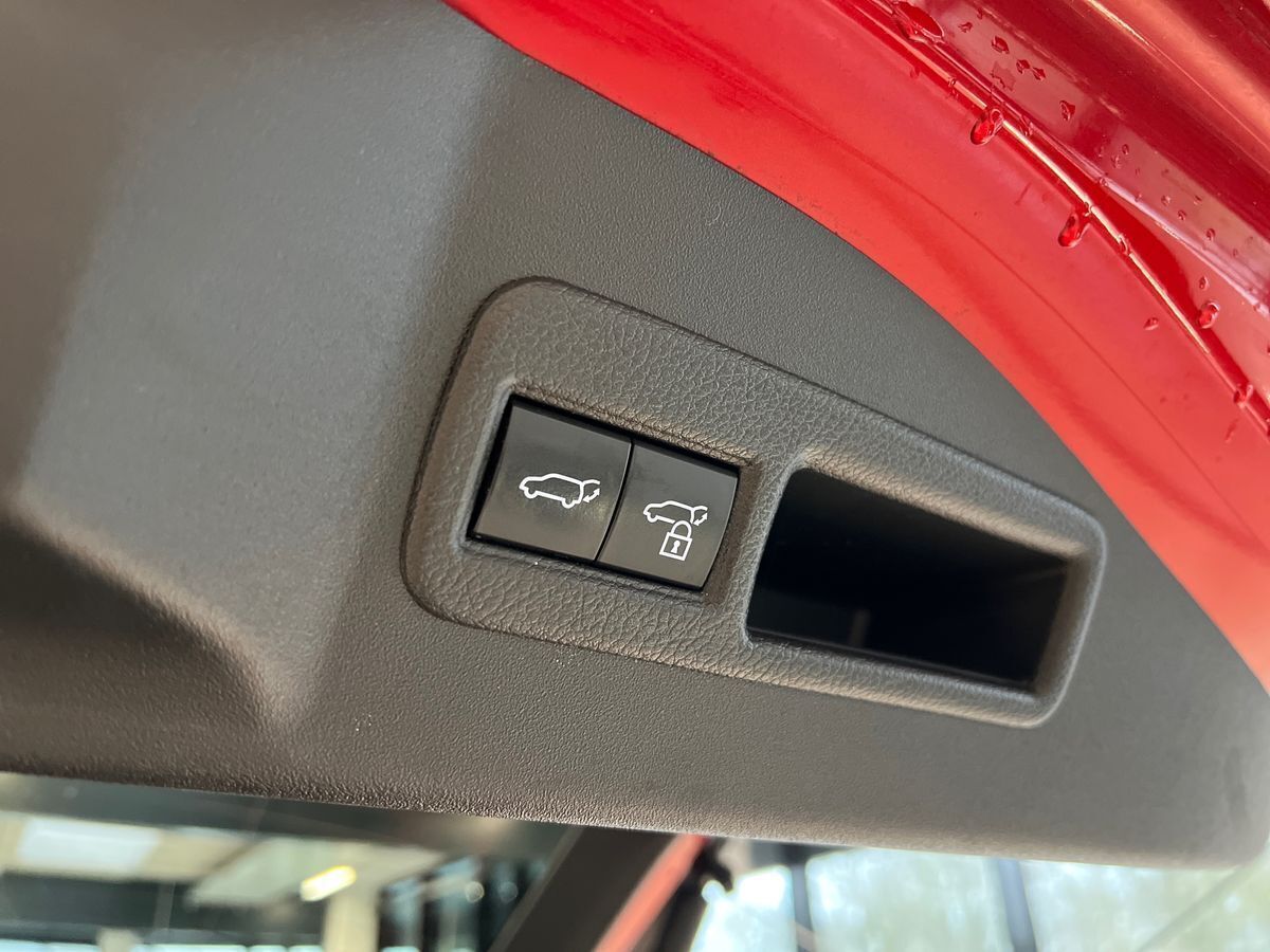 Rød Toyota BZ4X fra 2023