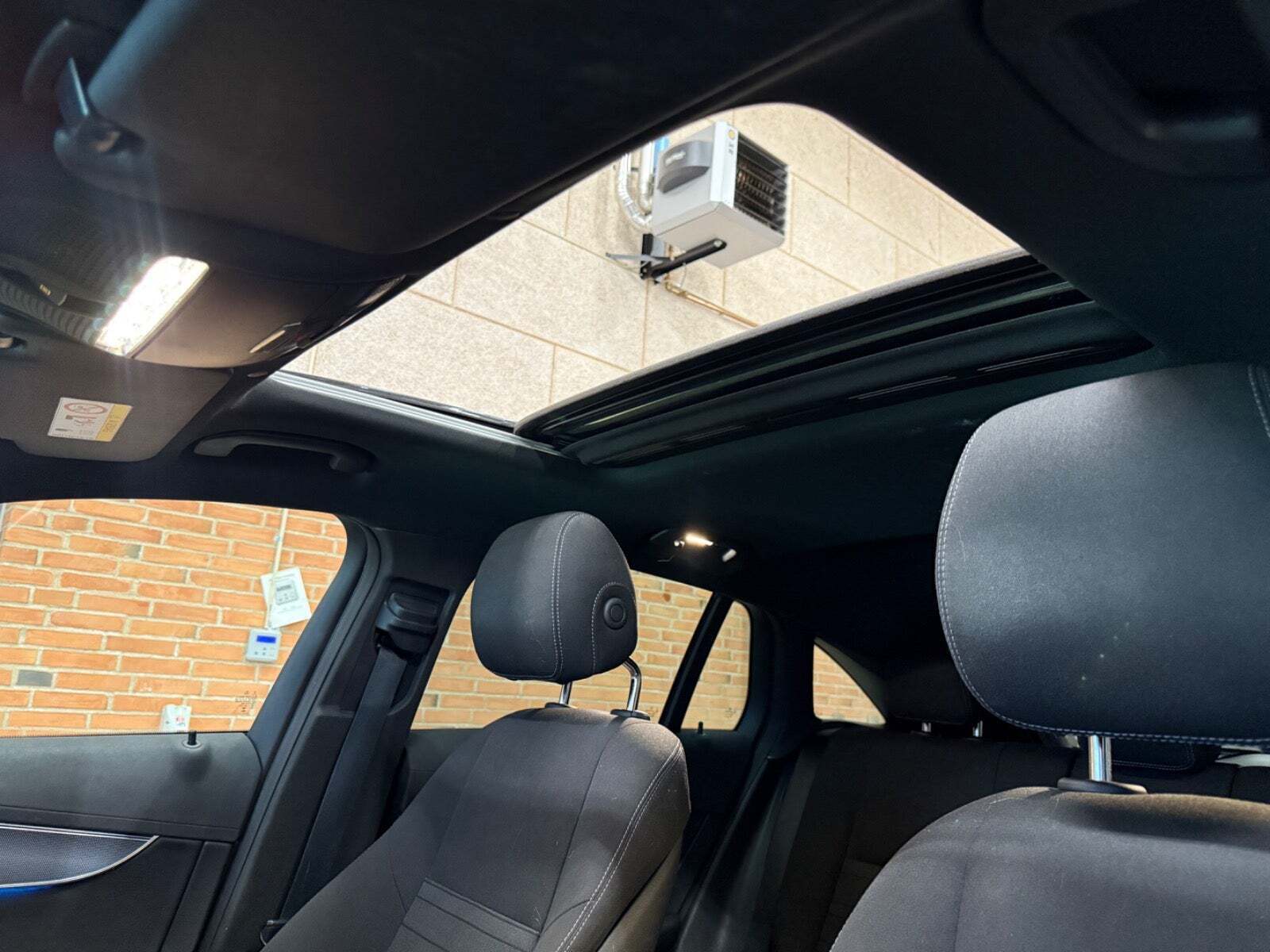 Sort Mercedes EQC400 fra 2022