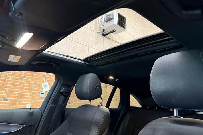 Sort Mercedes EQC400 fra 2022