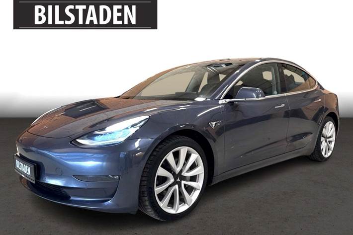 Grå Tesla Model 3 fra 2020 set udefra