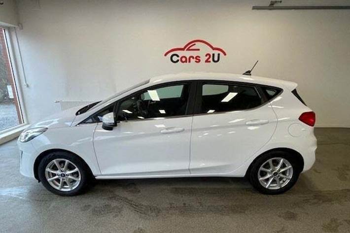Hvid Ford Fiesta fra 2021