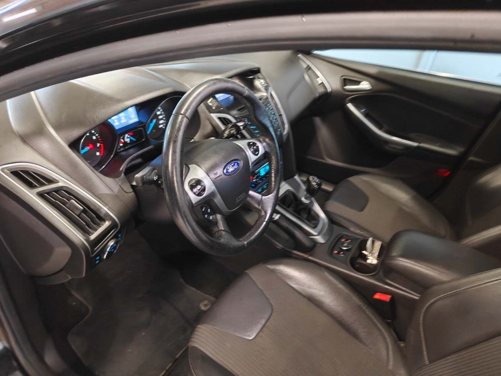 Ford Focus 1,6 Ghia stc.