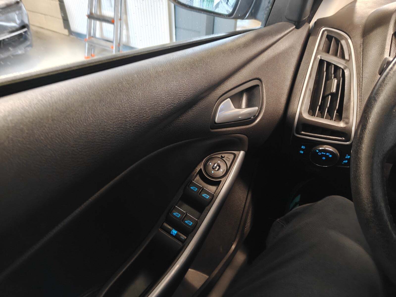 Ford Focus 1,6 Ghia stc.