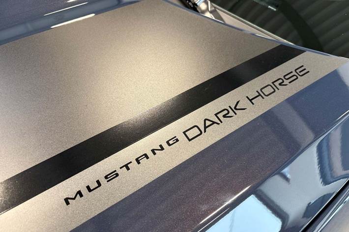 Blå Ford Mustang fra 2024