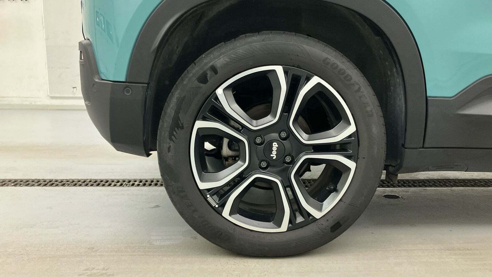 Blå Jeep Avenger fra 2024