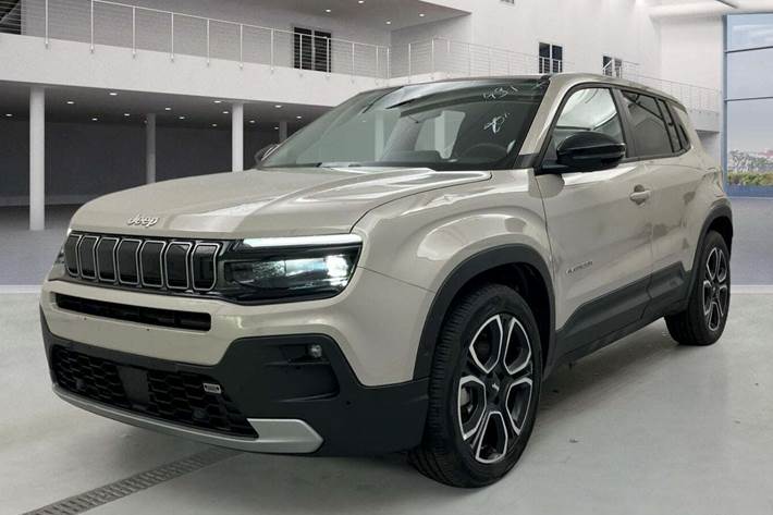 Beige Jeep Avenger fra 2024 set udefra