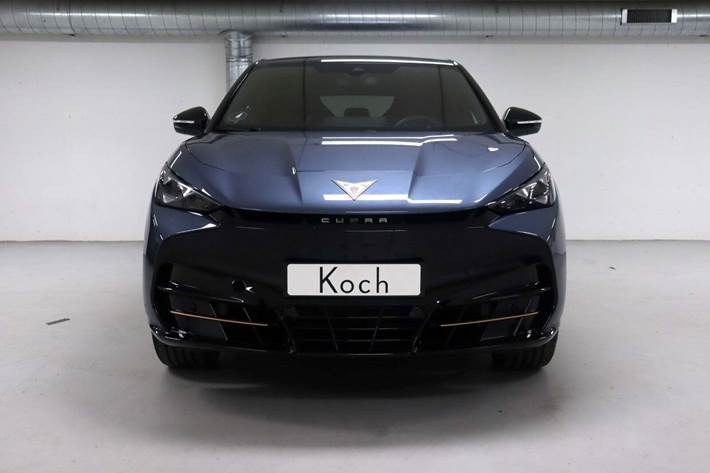Blå Cupra Tavascan fra 2024