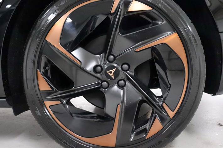 Blå Cupra Tavascan fra 2024