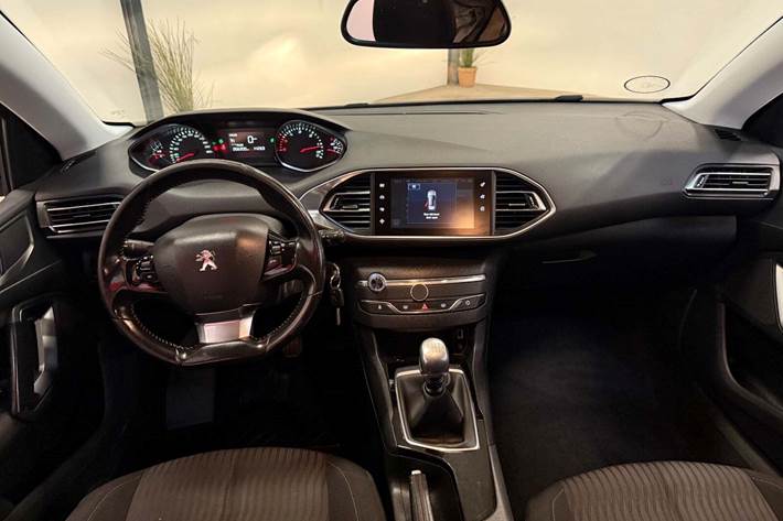 Sort Peugeot 308 fra 2015