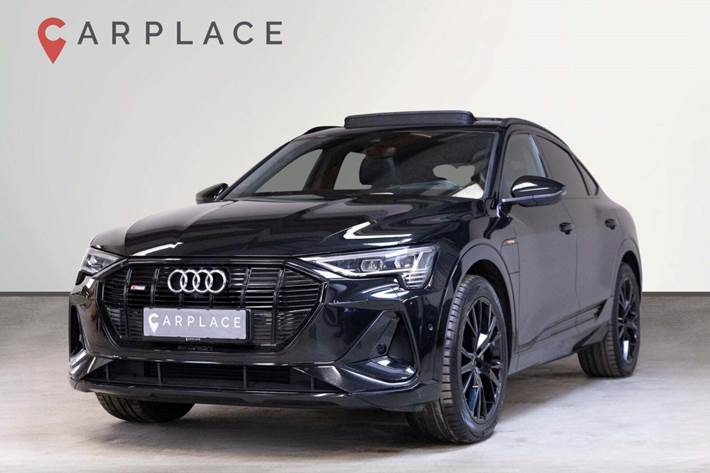 Sort Audi e-tron fra 2020 set udefra