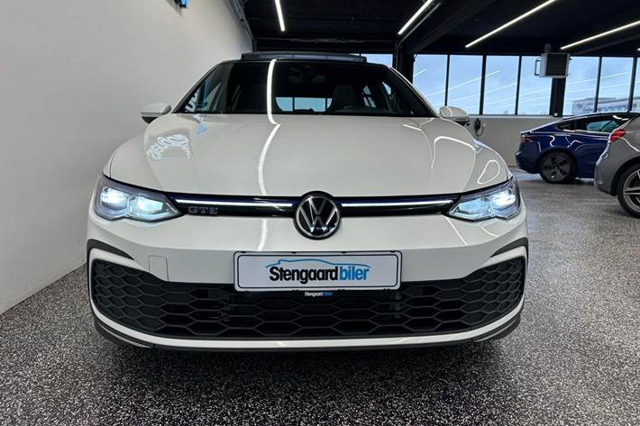 Hvid VW Golf VIII fra 2020