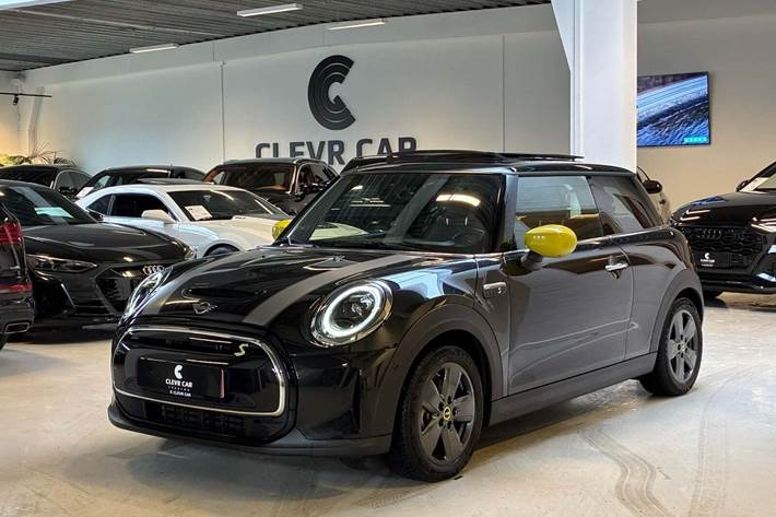 Sort Mini Cooper SE fra 2023 set udefra