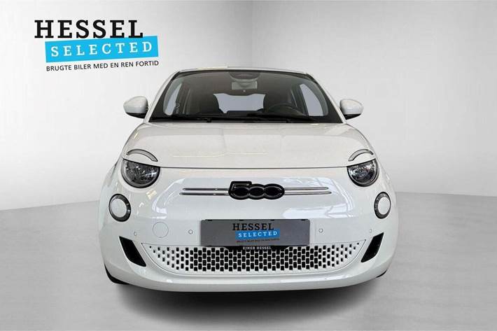 Hvid Fiat 500e fra 2023
