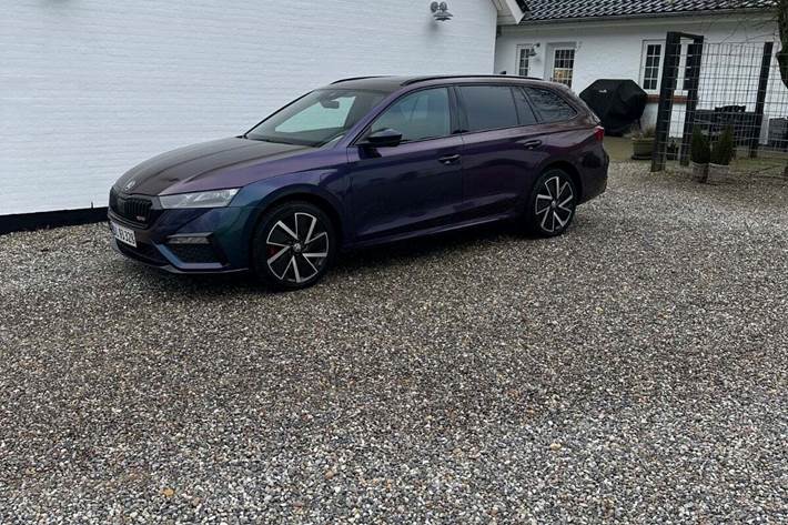 Grå Skoda Octavia fra 2021