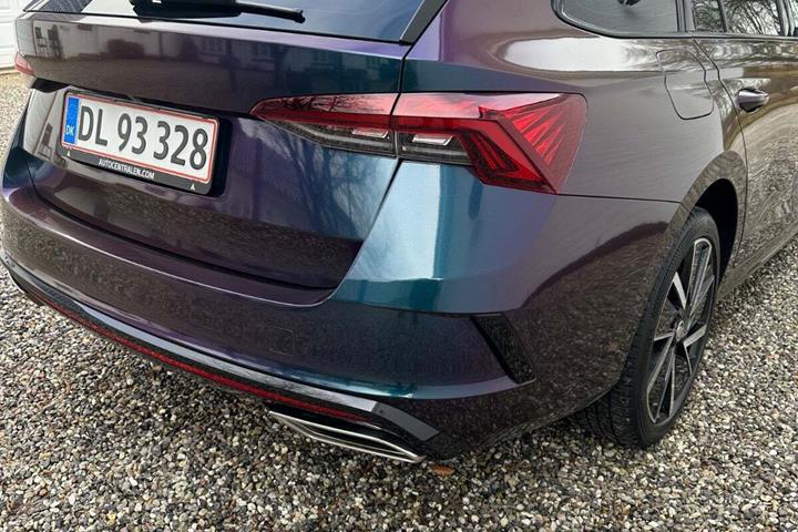 Grå Skoda Octavia fra 2021