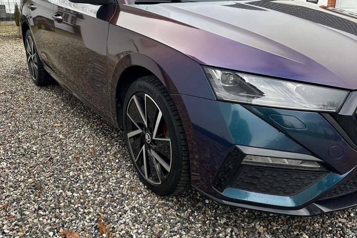 Grå Skoda Octavia fra 2021