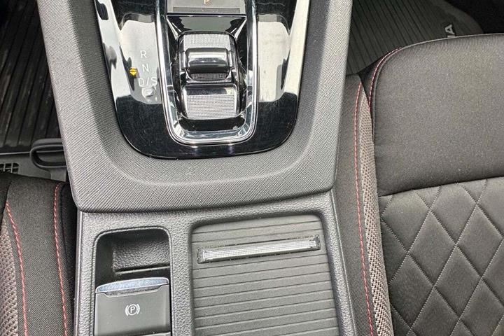 Grå Skoda Octavia fra 2021