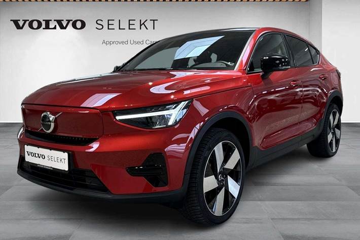 Rød Volvo C40 fra 2024 set udefra